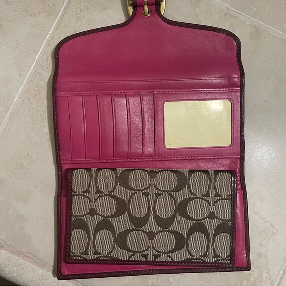 COACH - 40893 - Bleeker dark wine and brown signatures c envelope wallet - EUC - Picture 4 of 9